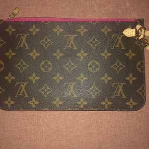 Louis Vuitton Neverfull pochette